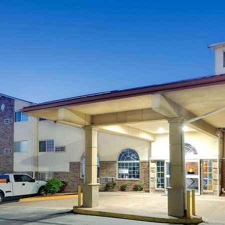 Super 8 By Wyndham Kansas City Kültér fotó