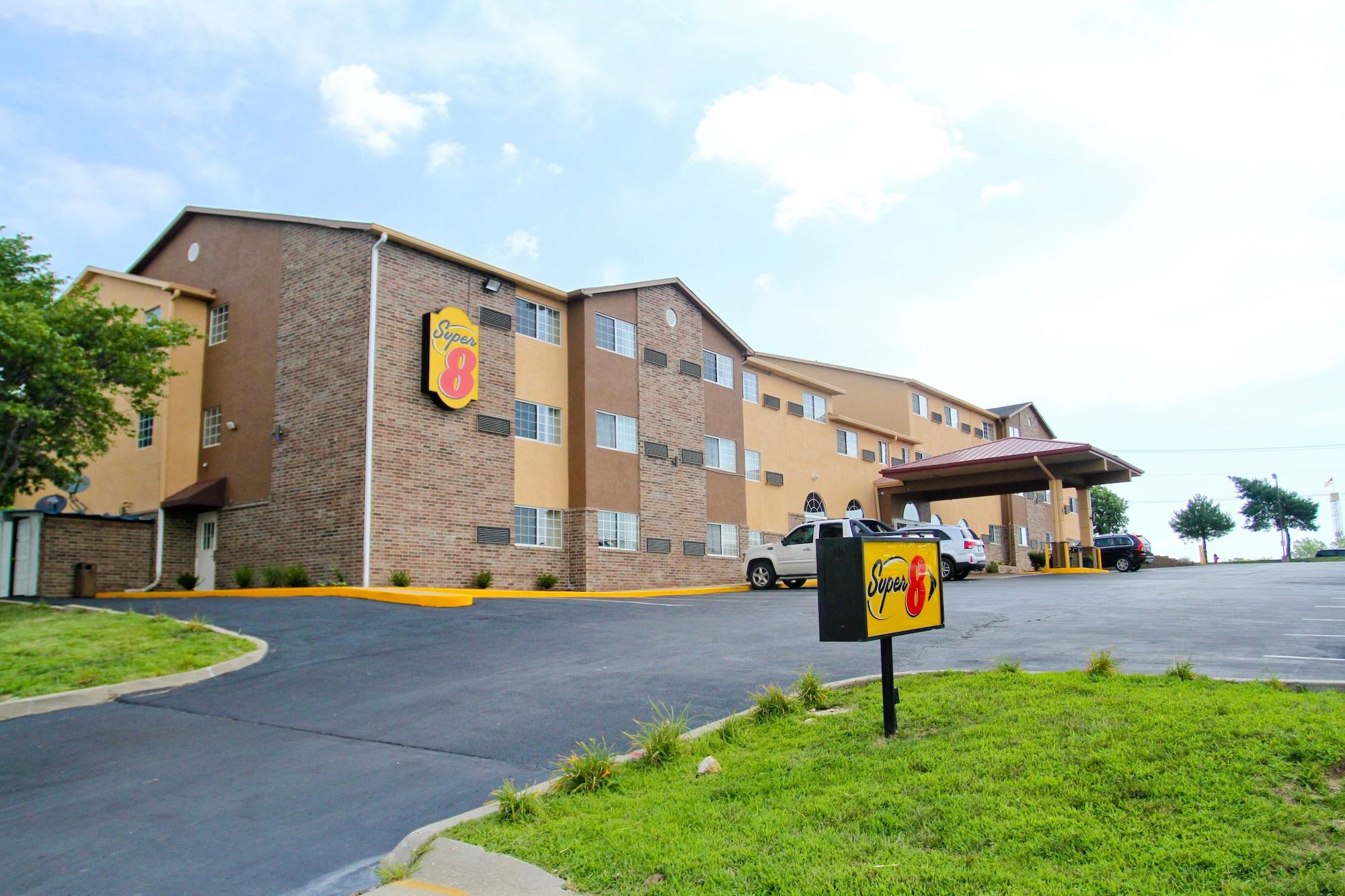 Super 8 By Wyndham Kansas City Kültér fotó