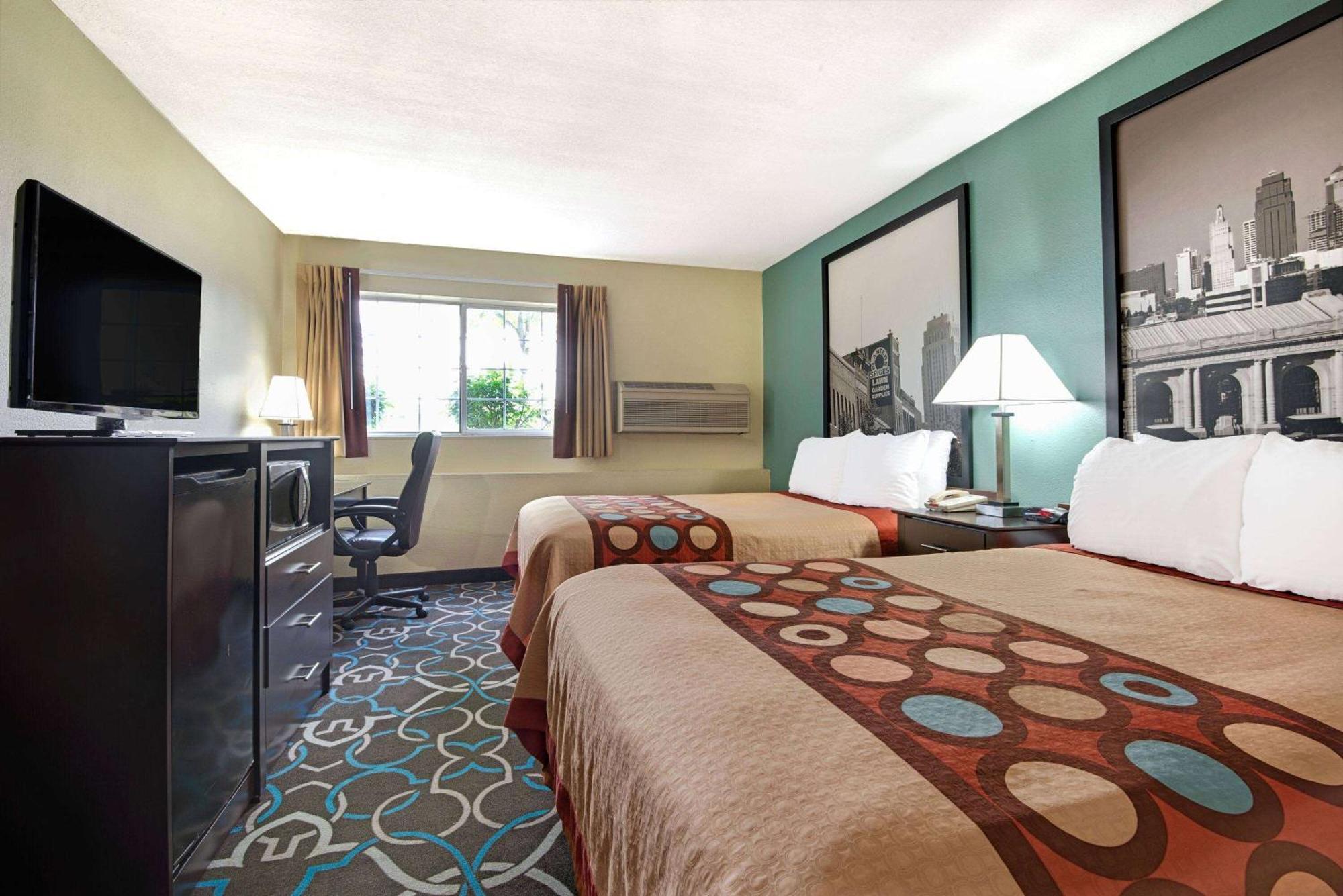 Super 8 By Wyndham Kansas City Kültér fotó
