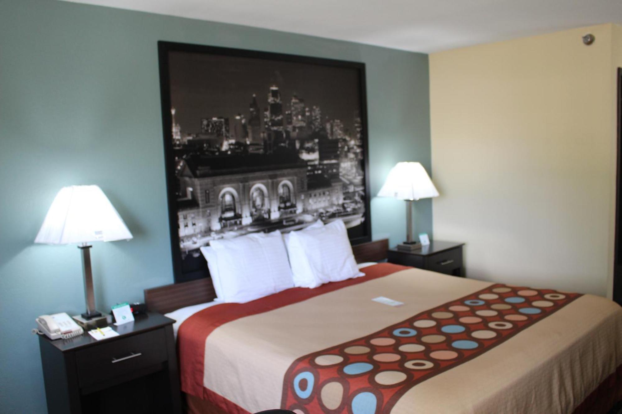 Super 8 By Wyndham Kansas City Szoba fotó