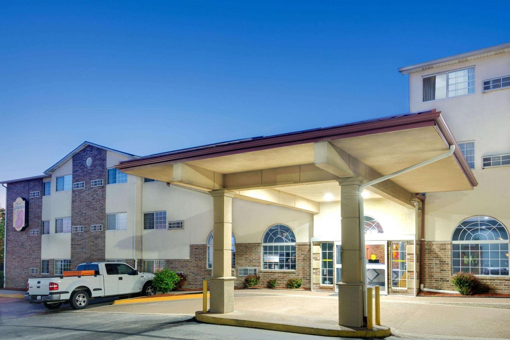 Super 8 By Wyndham Kansas City Kültér fotó