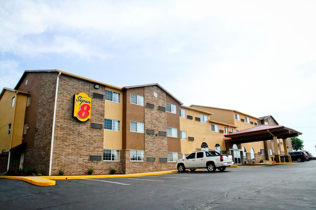Super 8 By Wyndham Kansas City Kültér fotó