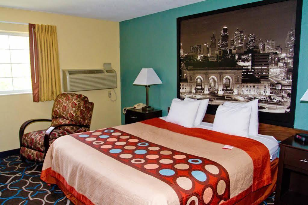 Super 8 By Wyndham Kansas City Kültér fotó